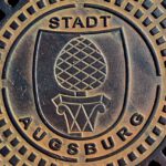 augsburg kanaldeckel wappen symbol metall